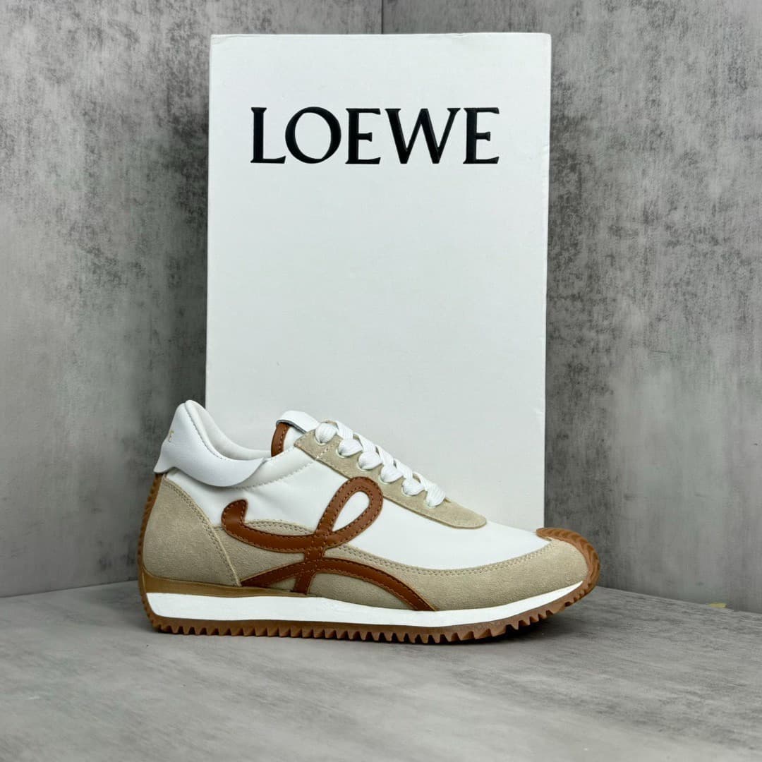 Потолочные модели LOEWE 25ss - последние модели для показа на подиуме для мужчин и женщин