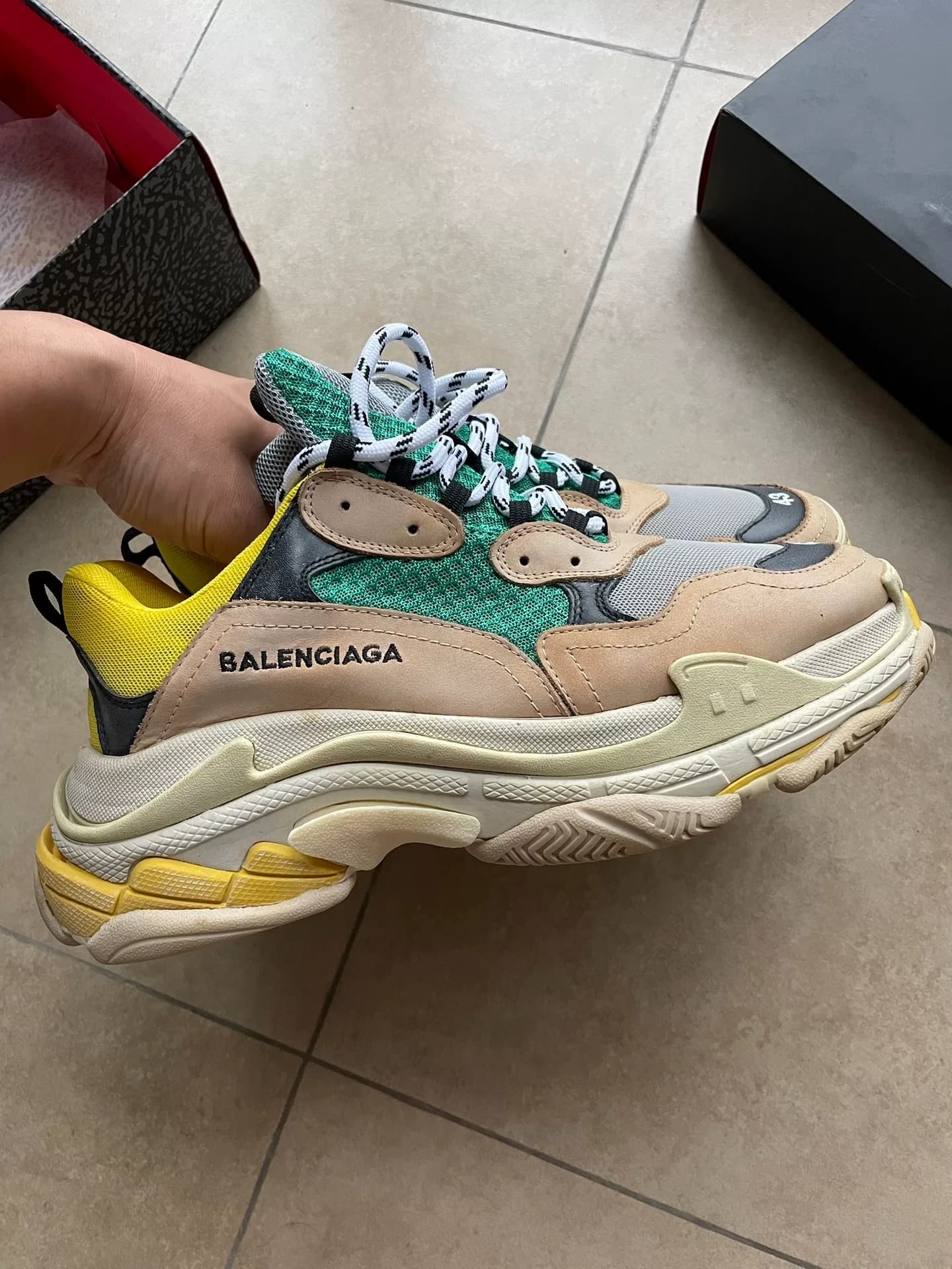 Balenciaga Balenciaga Triple S в желто-зеленом цвете в тон папочке