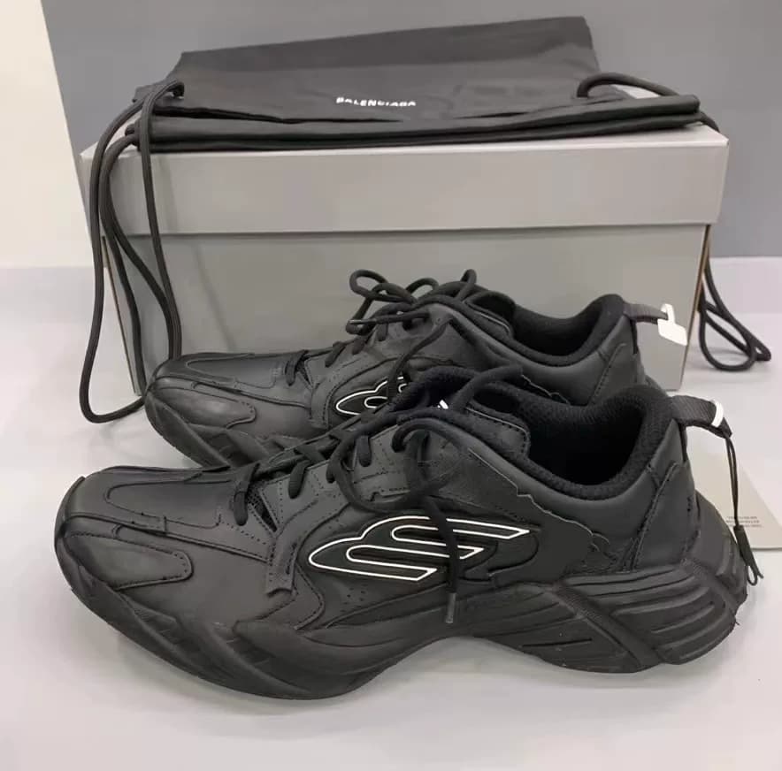 Balenciaga Balenciaga Monday Из воловьей кожи с круглым носком на шнуровке