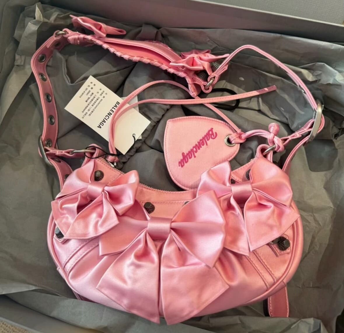 Сумка Balenciaga LeCagole с шелковым бантом в виде полумесяца, совершенно новая, аутентичная