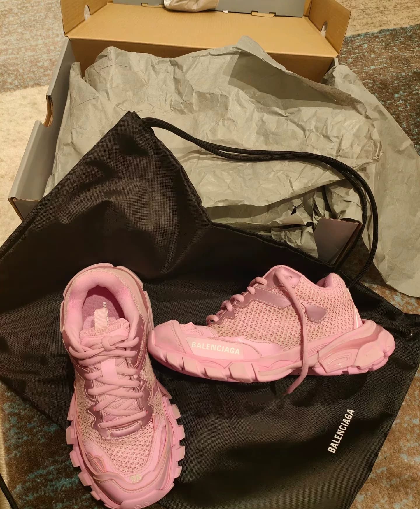 Почти совершенно новый!Balenciaga Баленсиага Трек 3.0 розовый