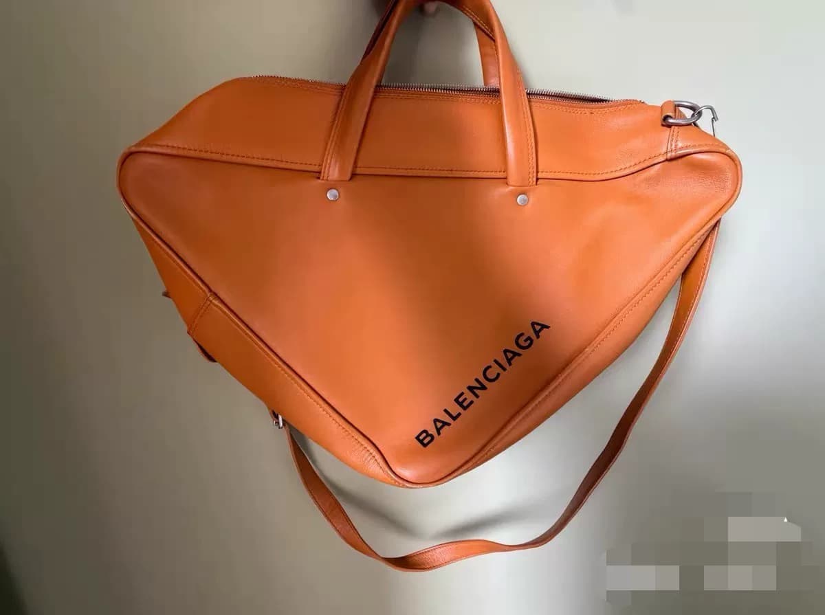 Треугольная сумка Balenciaga.Большой аутентичный номер.+Новый батончик Brown 97