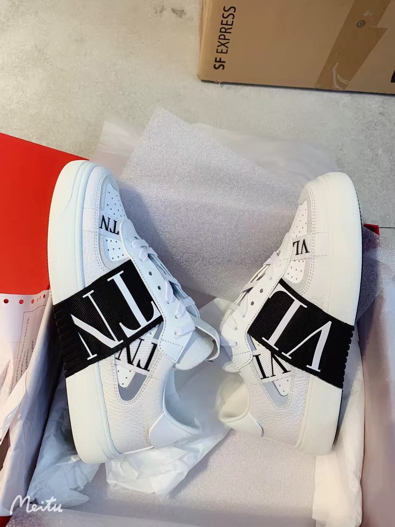 Valentino Valentino VL7N удобный и недорогой тренд