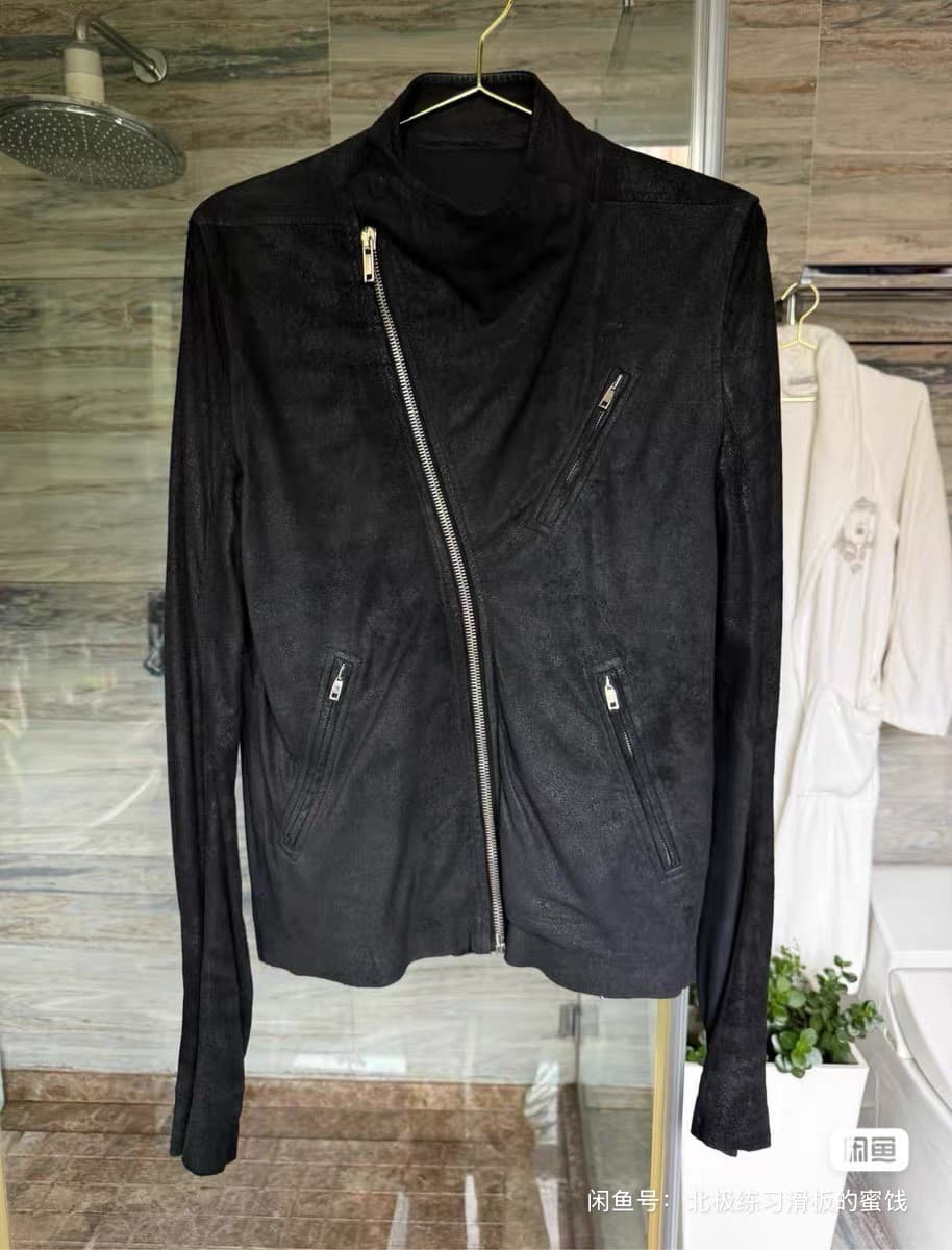 Куртка из овечьей кожи Rick Owens RO main line с диагональной молнией и длинными рукавами