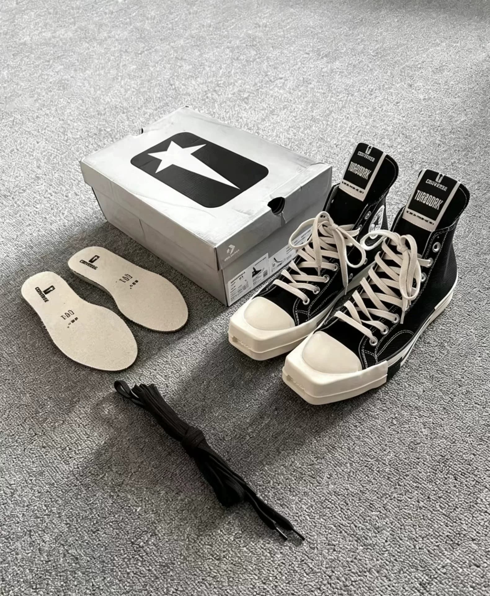 Кроссовки с высоким берцем RickOwens DRKSHDW×Converse joint молочно-белого цвета
