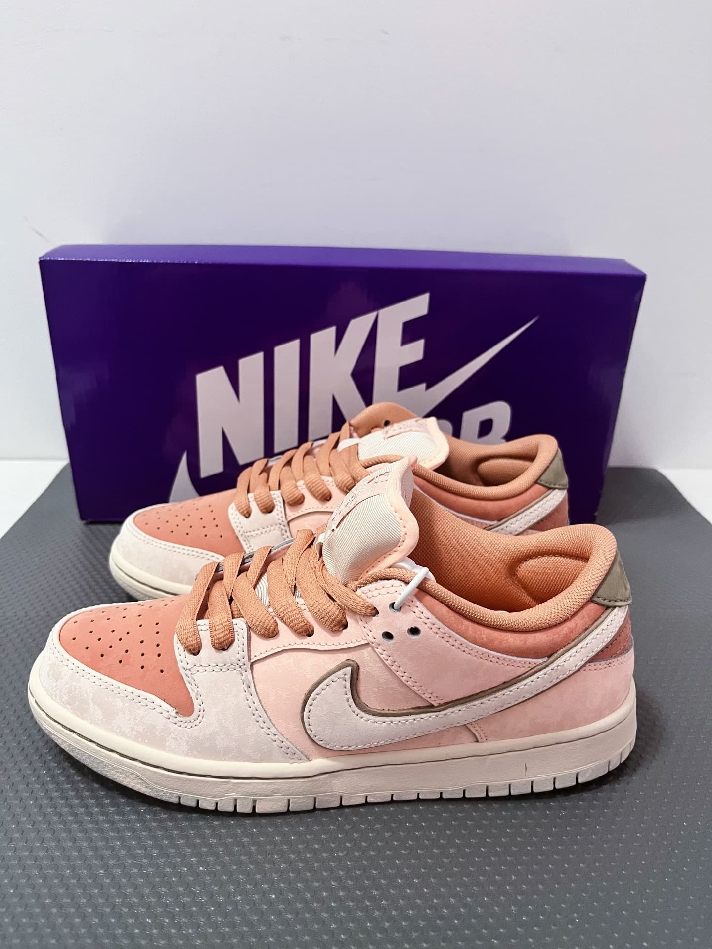 Nike SB Dunk Low "Tro