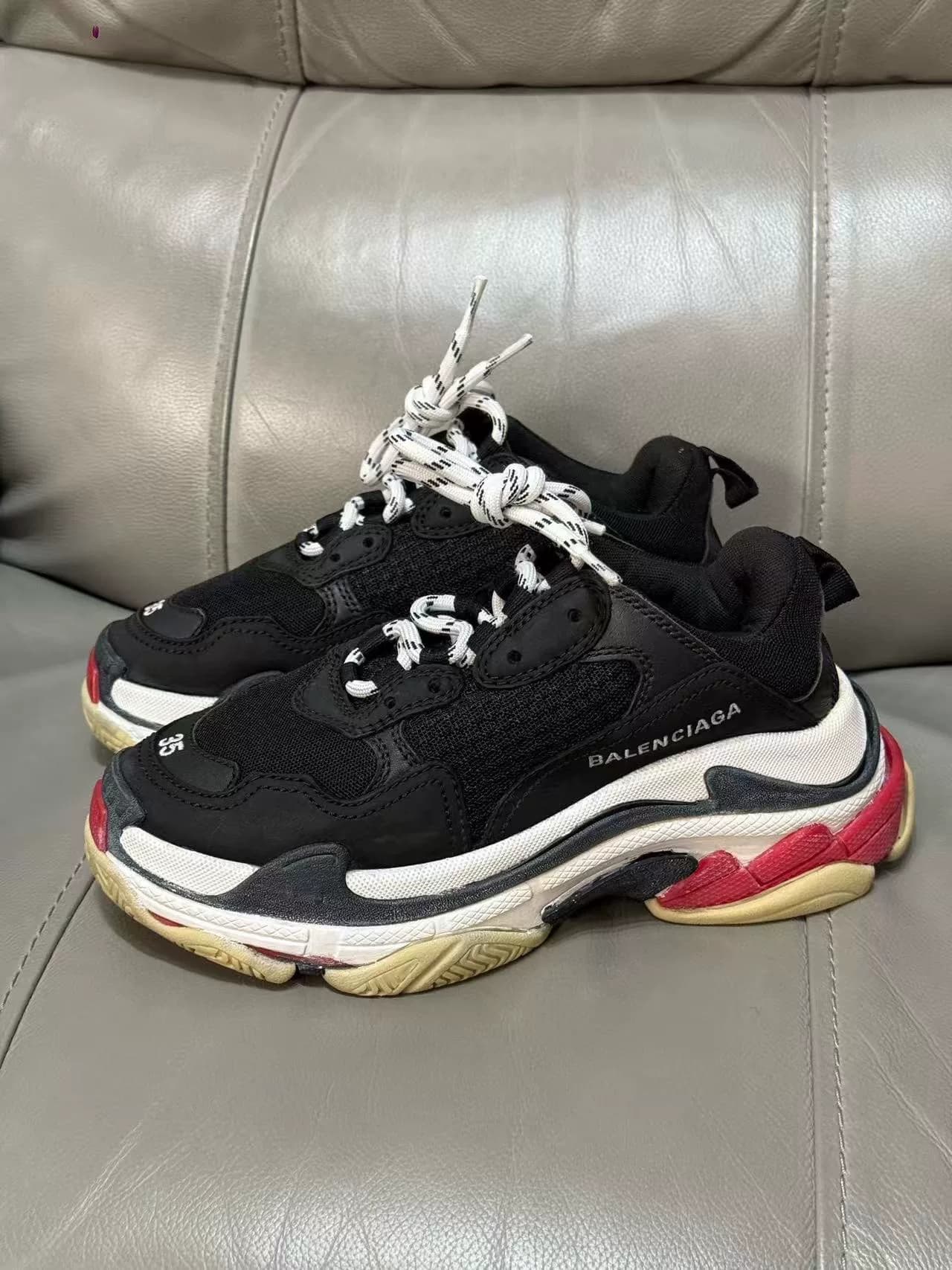 Balenciaga Balenciaga Triple S с глубоким вырезом от Balenciaga