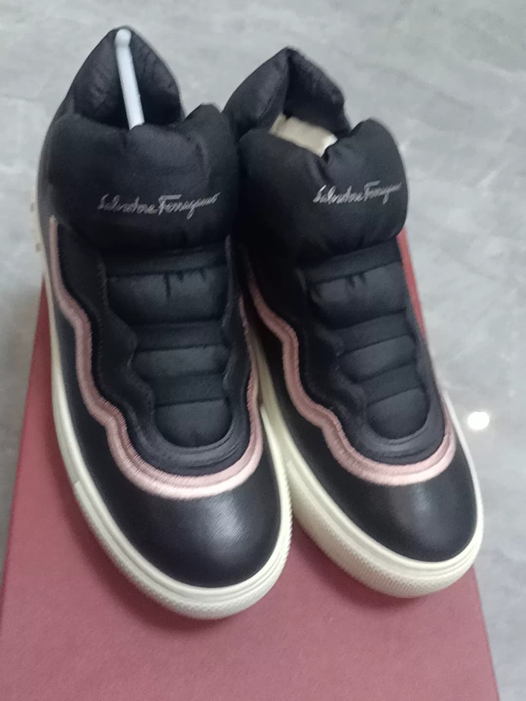 Черные хлопчатобумажные туфли Salvatore Ferragamo Ferragamo с высоким берцем,