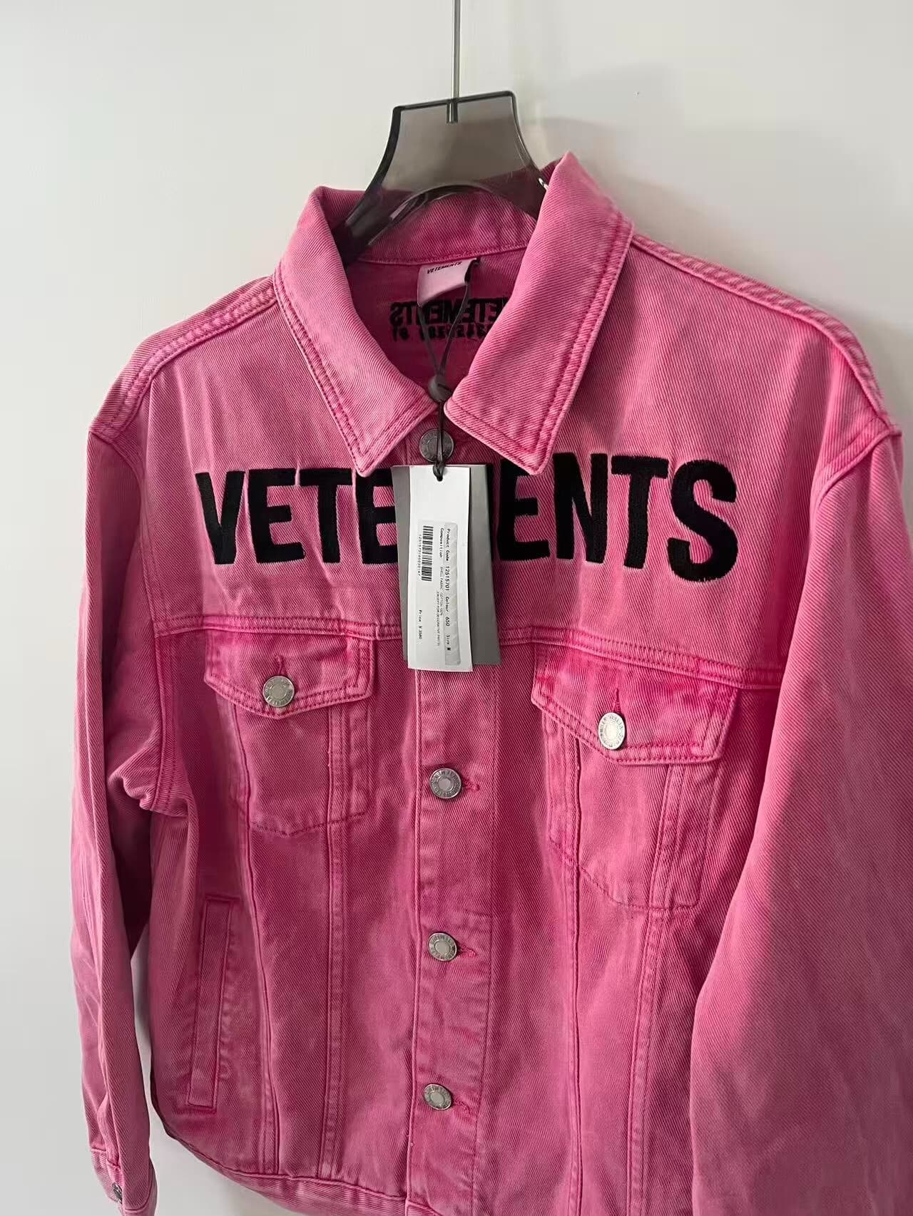 Розовая джинсовая куртка VETEMENTS|свободного кроя оверсайз, на груди