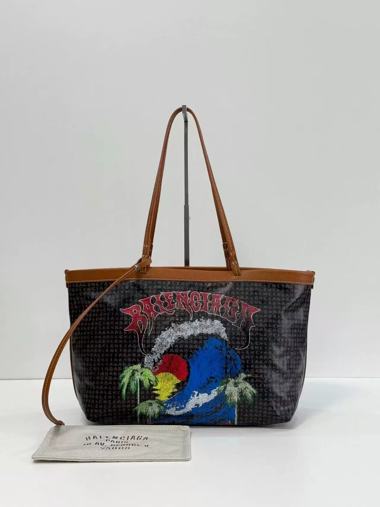 Сумка-тоут Balenciaga Select M Island с лимитированным принтом