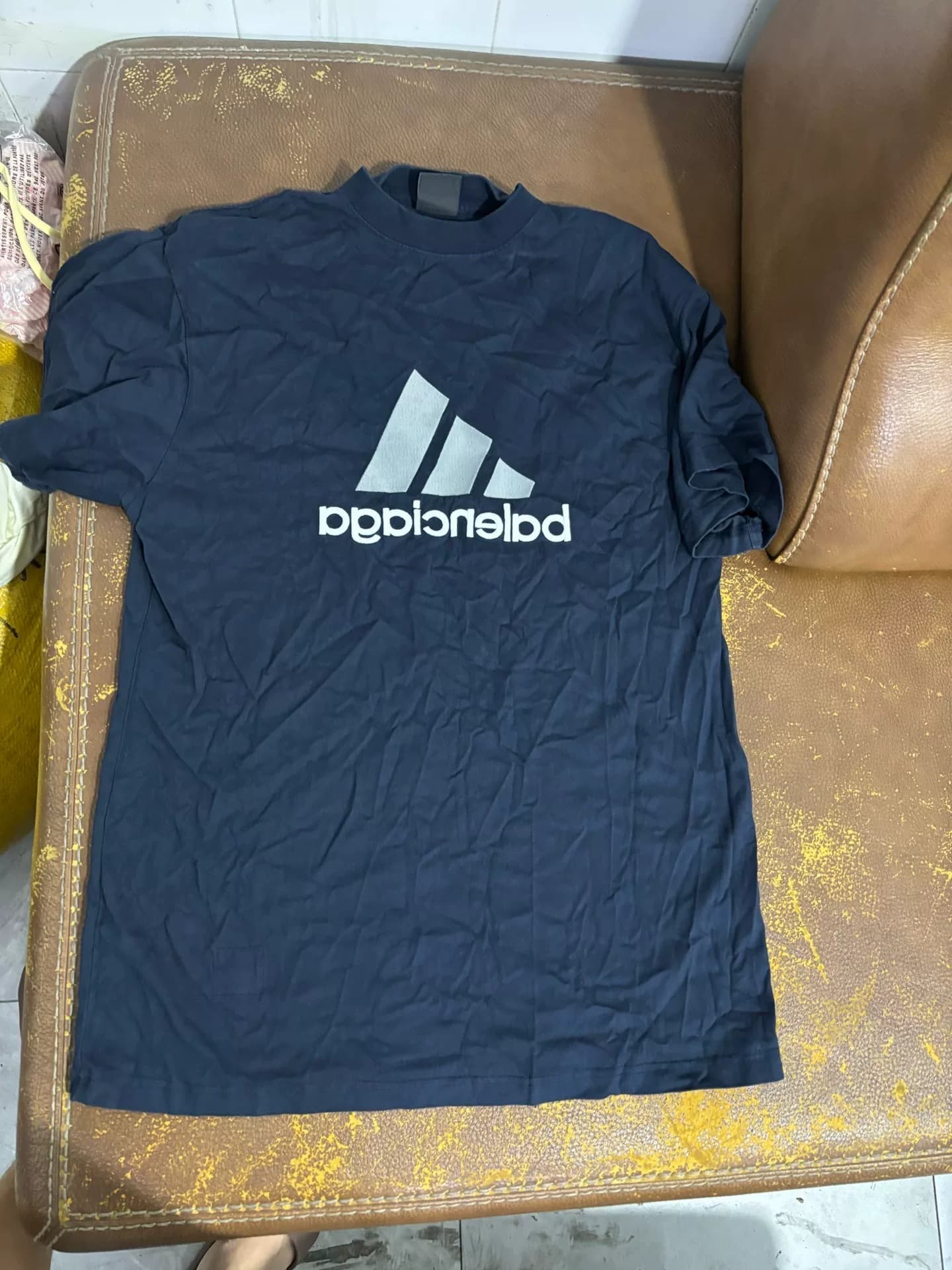 Почти новая кобрендовая футболка Balenciaga x Adidas с коротким рукавом,