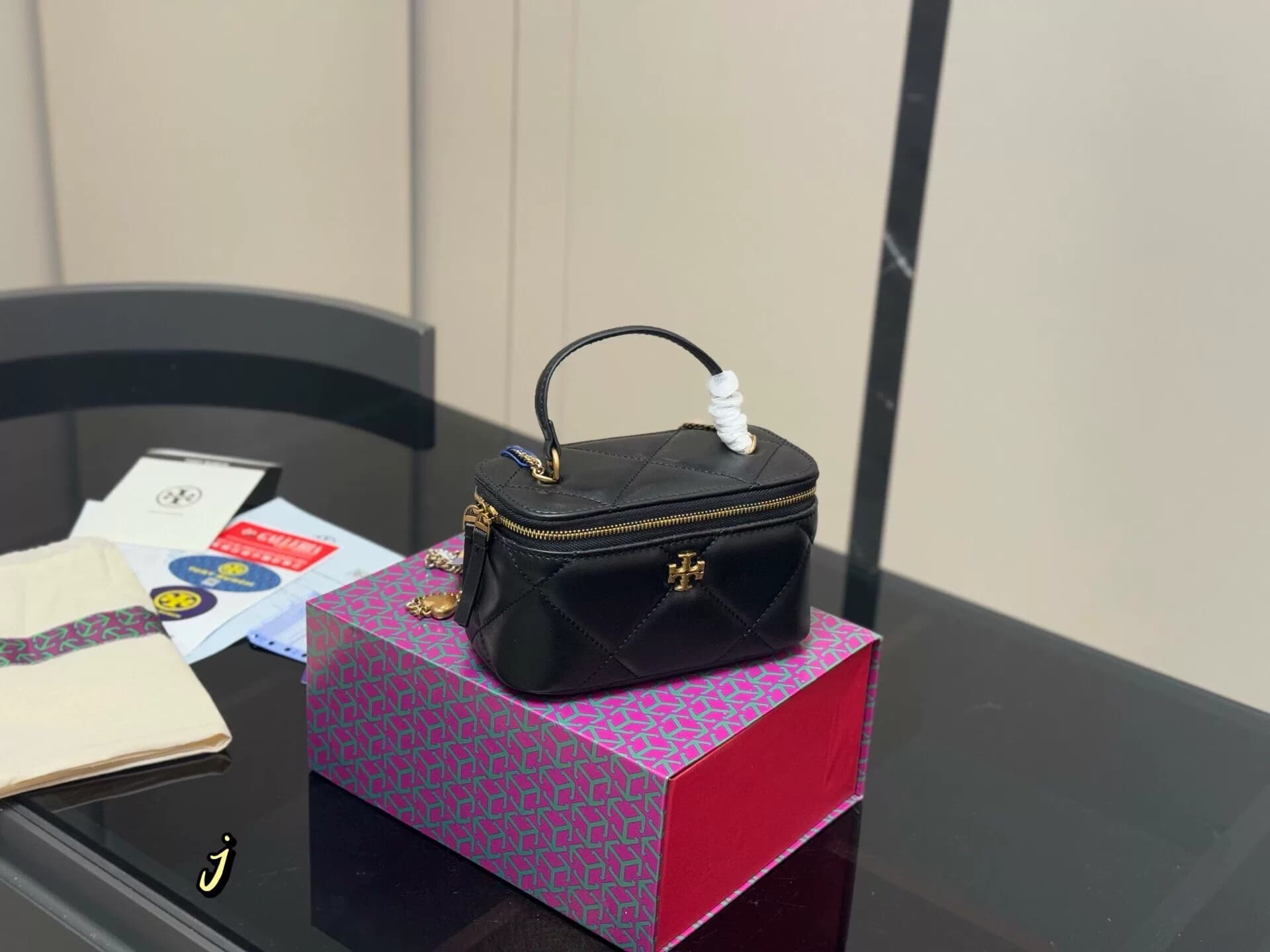 Сумка-футляр Toriburch Kira Box, черная складная коробка