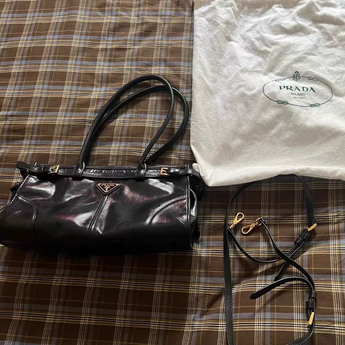 Высококачественная кожаная сумка Prada Soft Lux из черной масляно-восковой кожи
