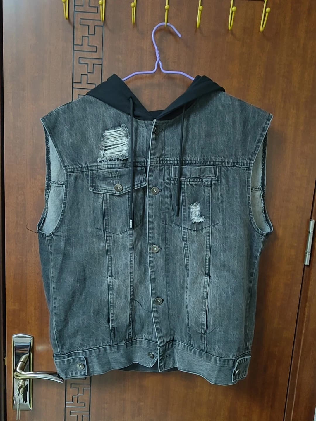 Почти совершенно новый!Джинсовый жилет с капюшоном в стиле Vetements, серый в старом стиле, сзади
