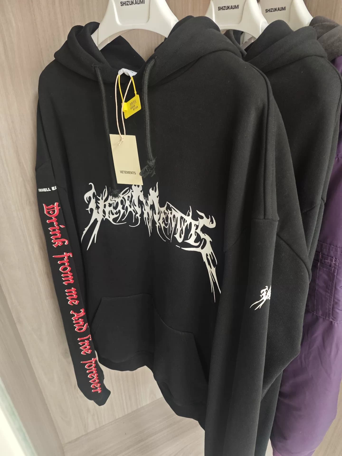 Совершенно новый свитер с пятиконечной звездой и биркой VETEMENTS, очень милый, купи его и надень