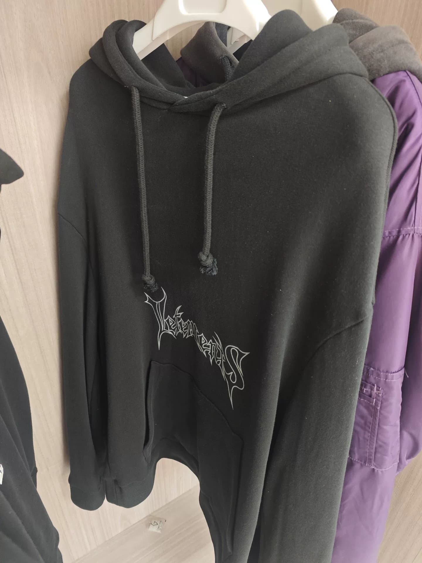 Для личного пользования примеряйте только бархатную толстовку vetements black plus размера XS