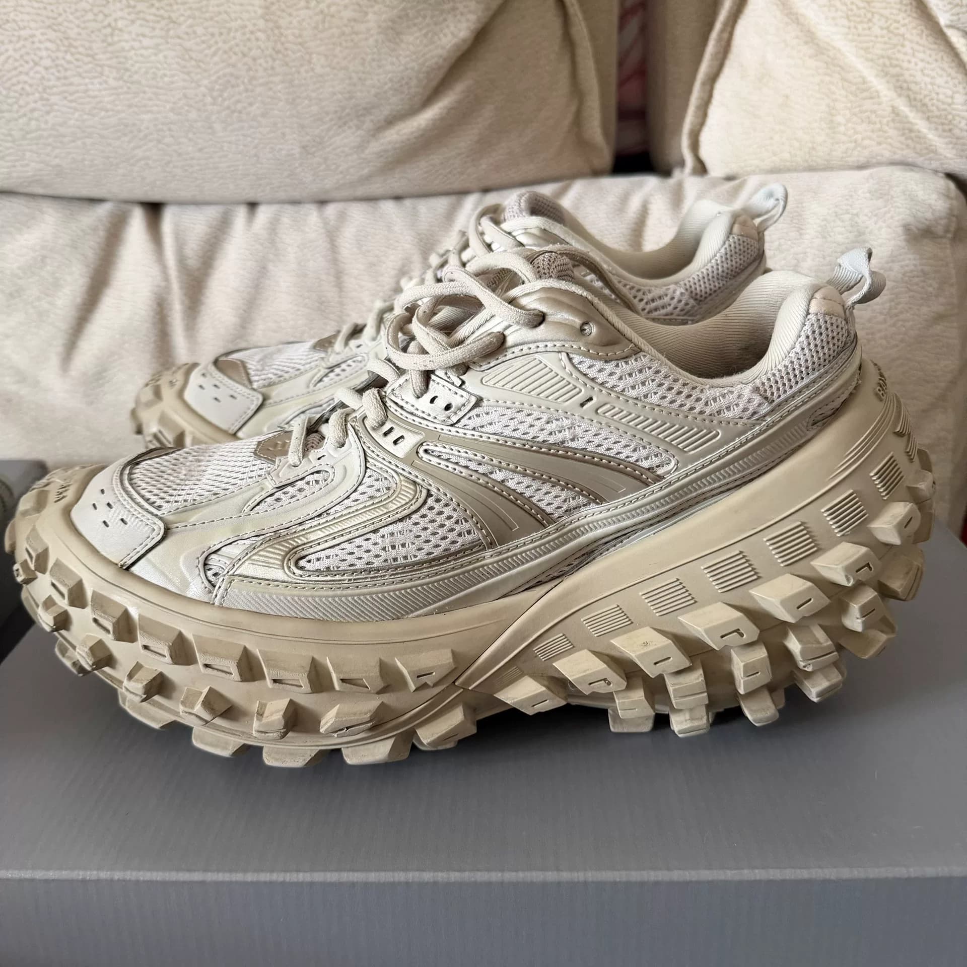 Кроссовки Balenciaga Balenciaga defender tire shoes легкие