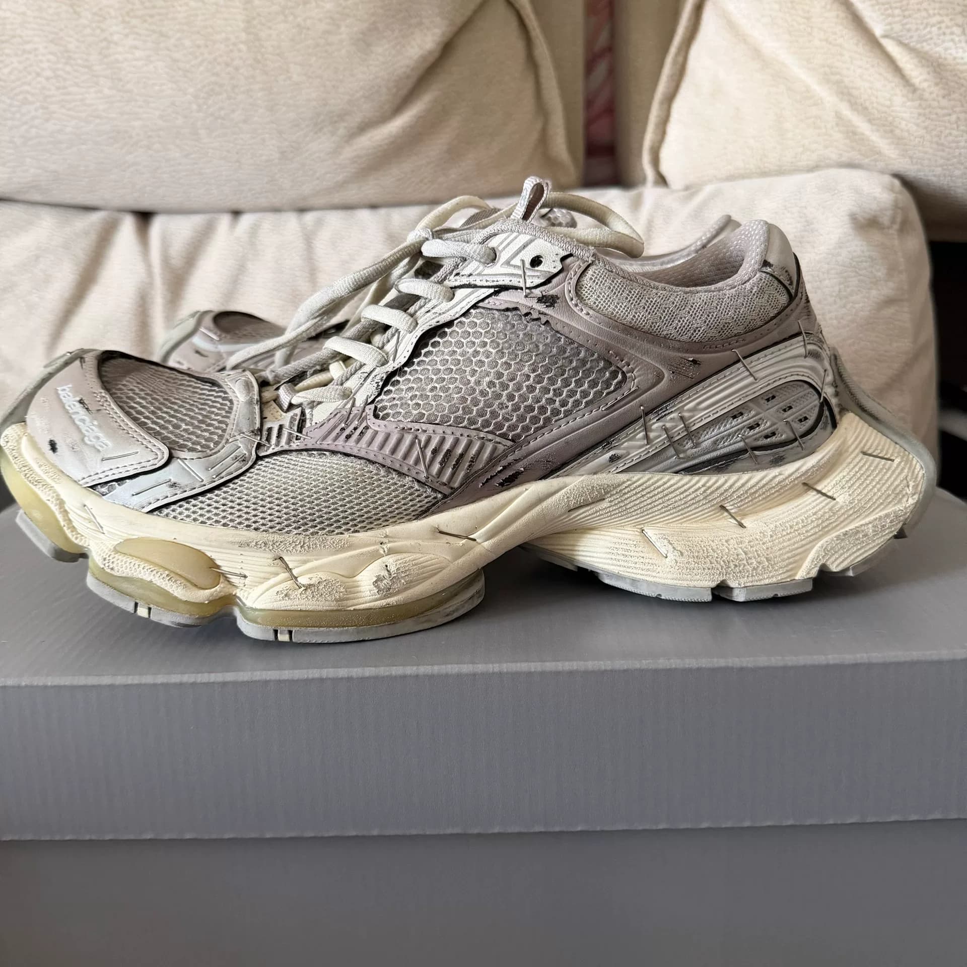 Balenciaga Степлер Balenciaga Степлер для папиной обуви
