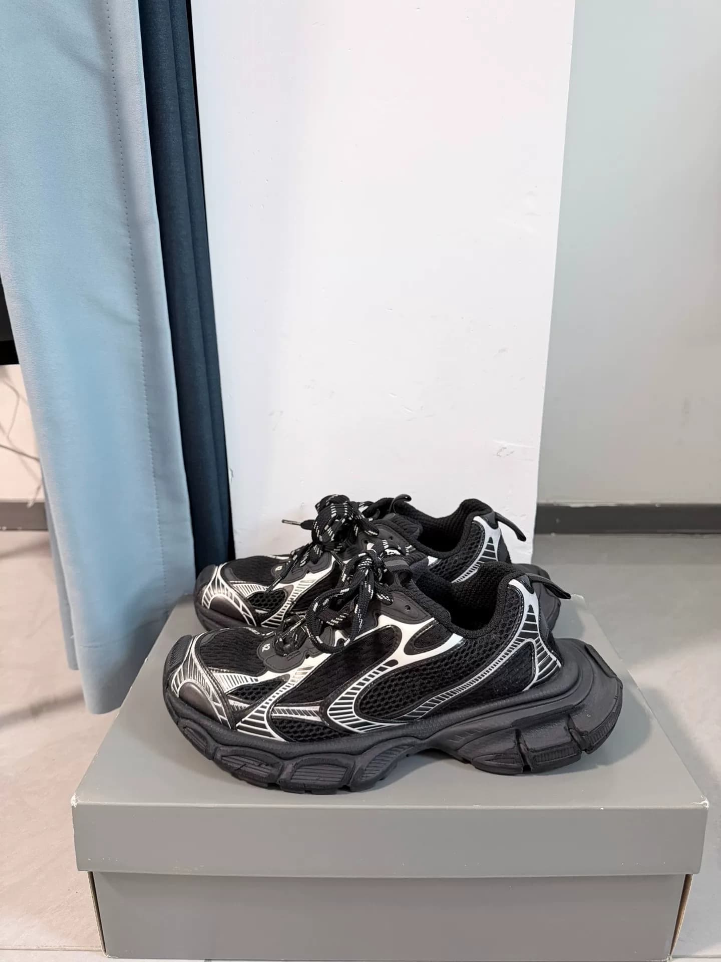 Balenciaga Balenciaga 3XL дистресс низкий топ папа обувь черный серебристый