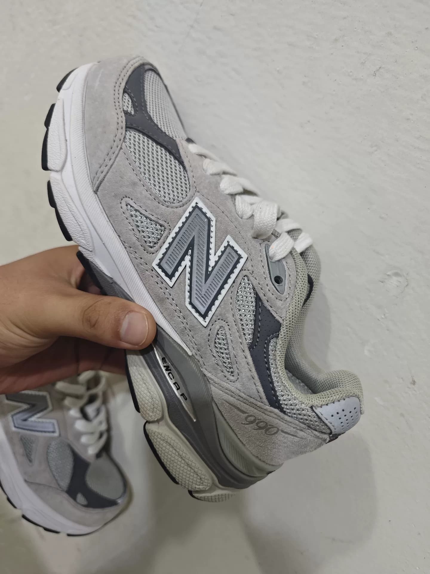 Совершенно новый размер 36.Новый баланс 990 V3.Юанзу Грей.привозить