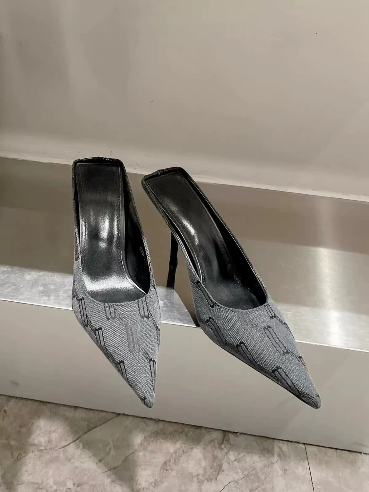 Полусапожки Balenciaga на высоком каблуке, абсолютно оригинальные, куплены в Великобритании, размер 37