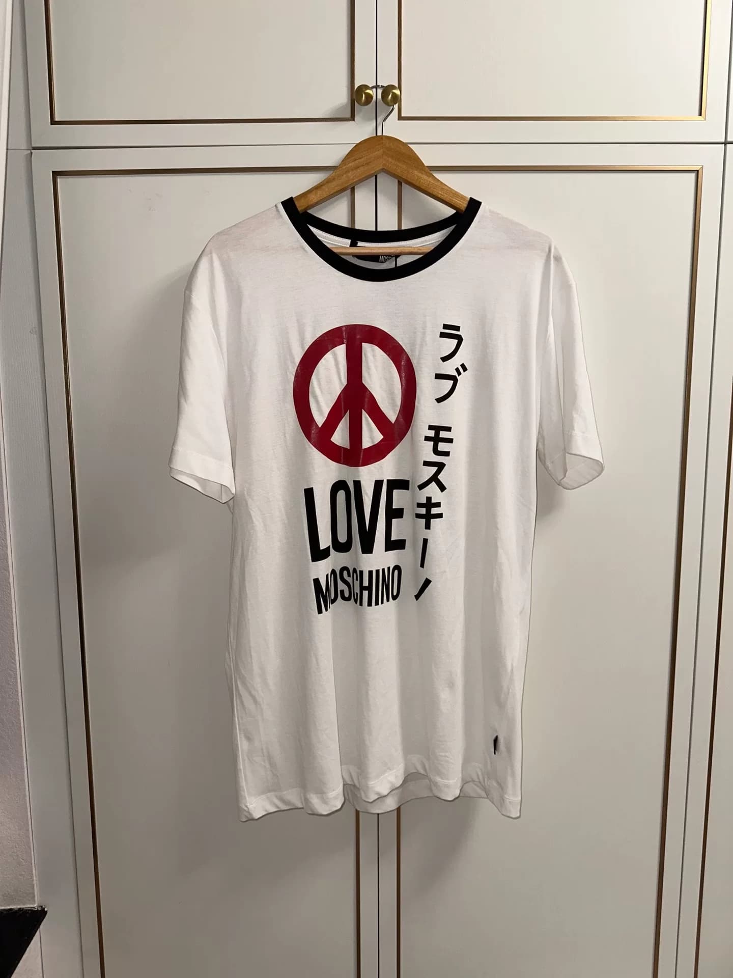 Футболка с коротким рукавом и антивоенным принтом Moschino peace