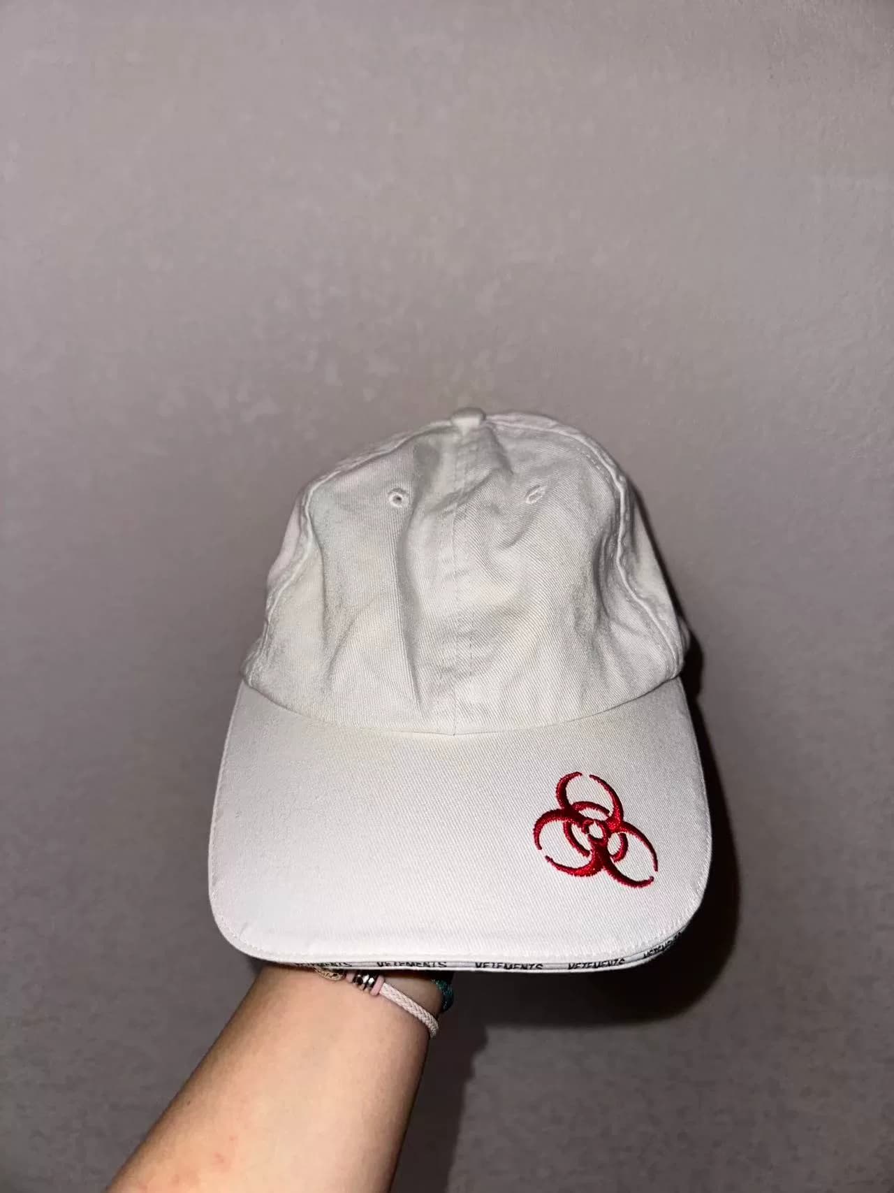 Шляпа с логотипом Vetements Resident Evil