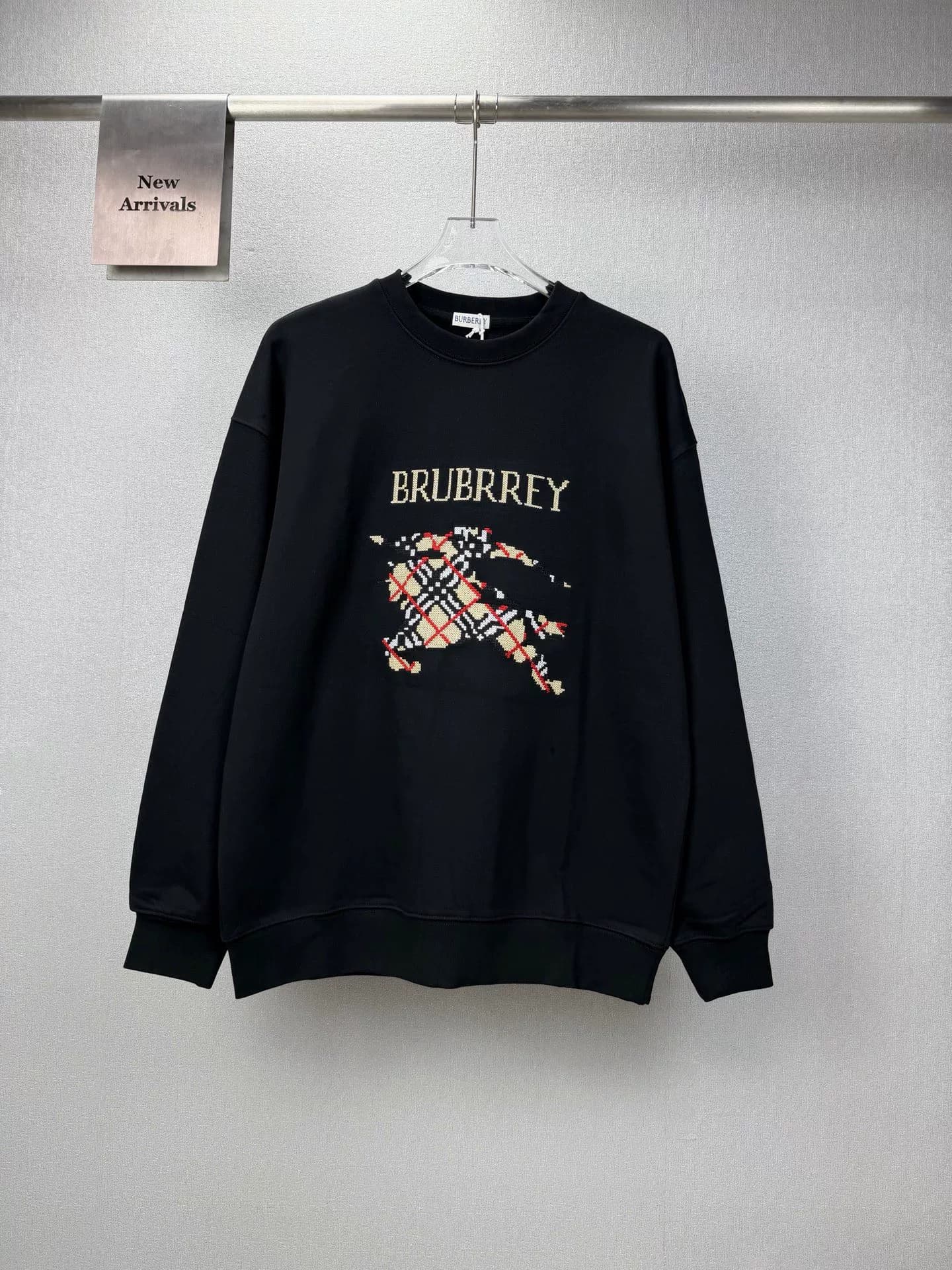 Свитер с вышитым боевым конем BURBERRY и круглым вырезом от Burberry
