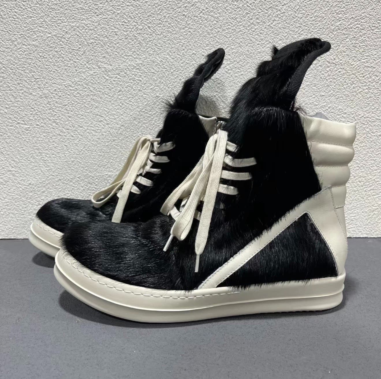 Высокий топ RickOwens с перевернутым треугольником из черного конского волоса, размер 43, только примерьте