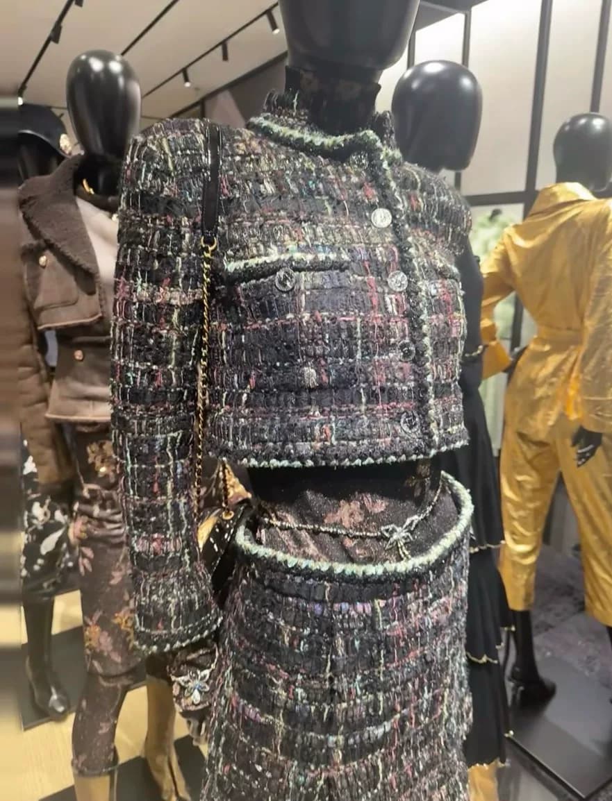 Короткий твидовый жакет ручной работы Chanel Chanel 25A, размер 38