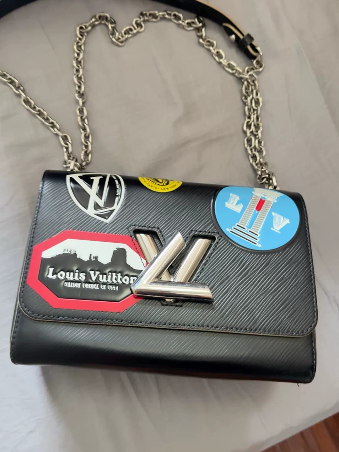 Женский рюкзак Lv за 7000 долларов
