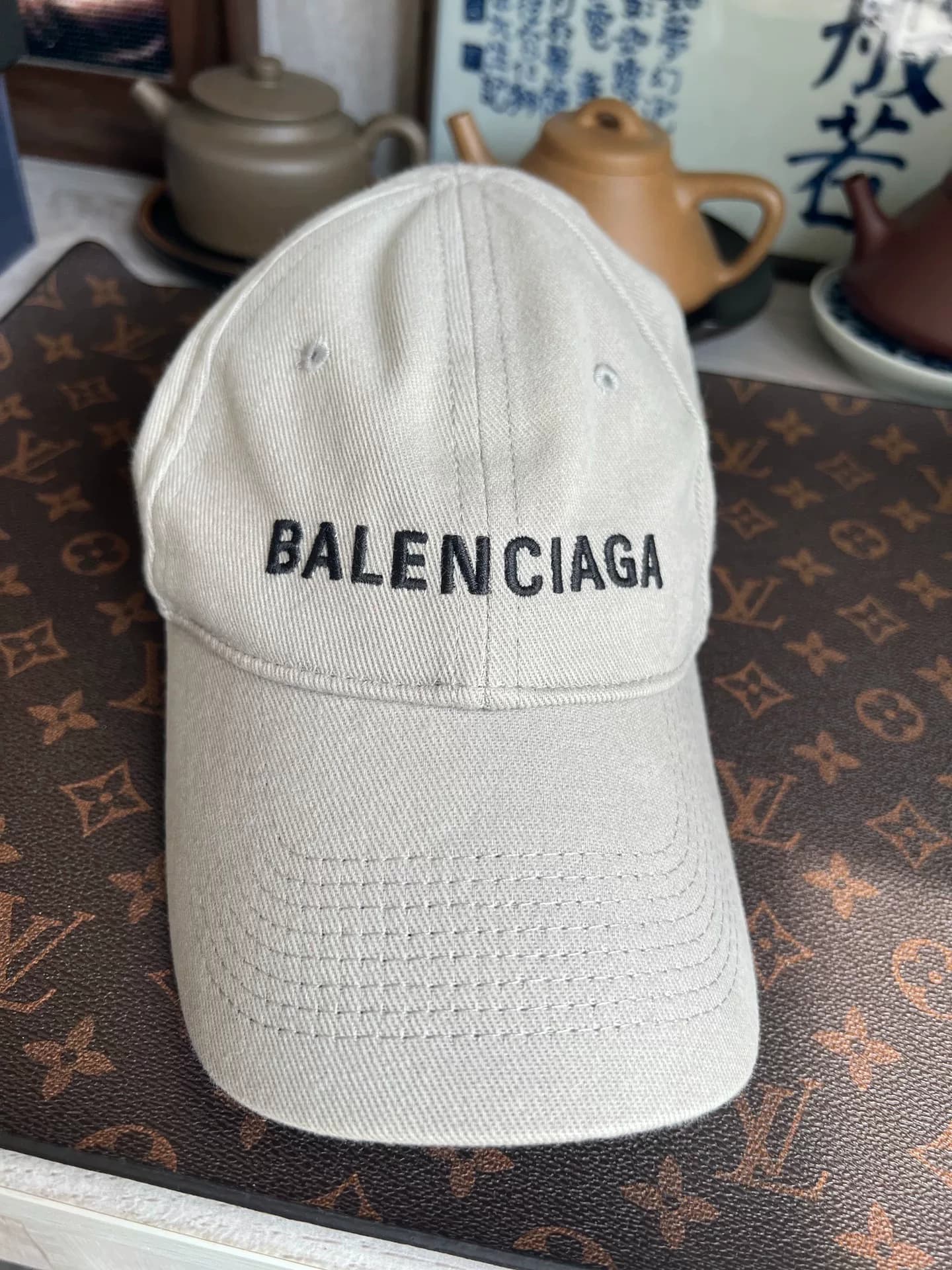 Шляпа Balenciaga, серая.Размер L - 58см.