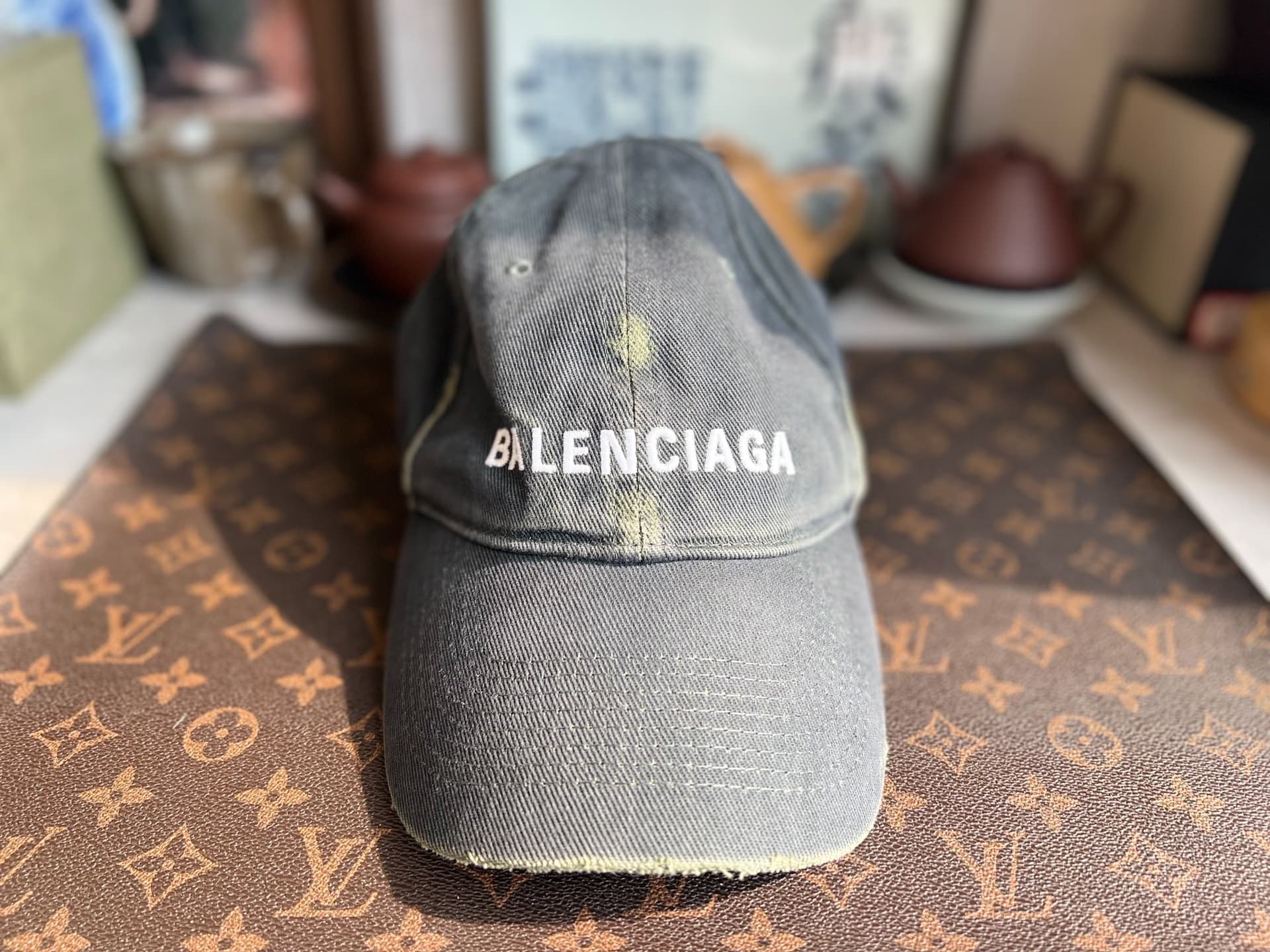 Шляпа Balenciaga, черная, размер L59, классические вышитые буквы, ручная стирка и ношение, мужская