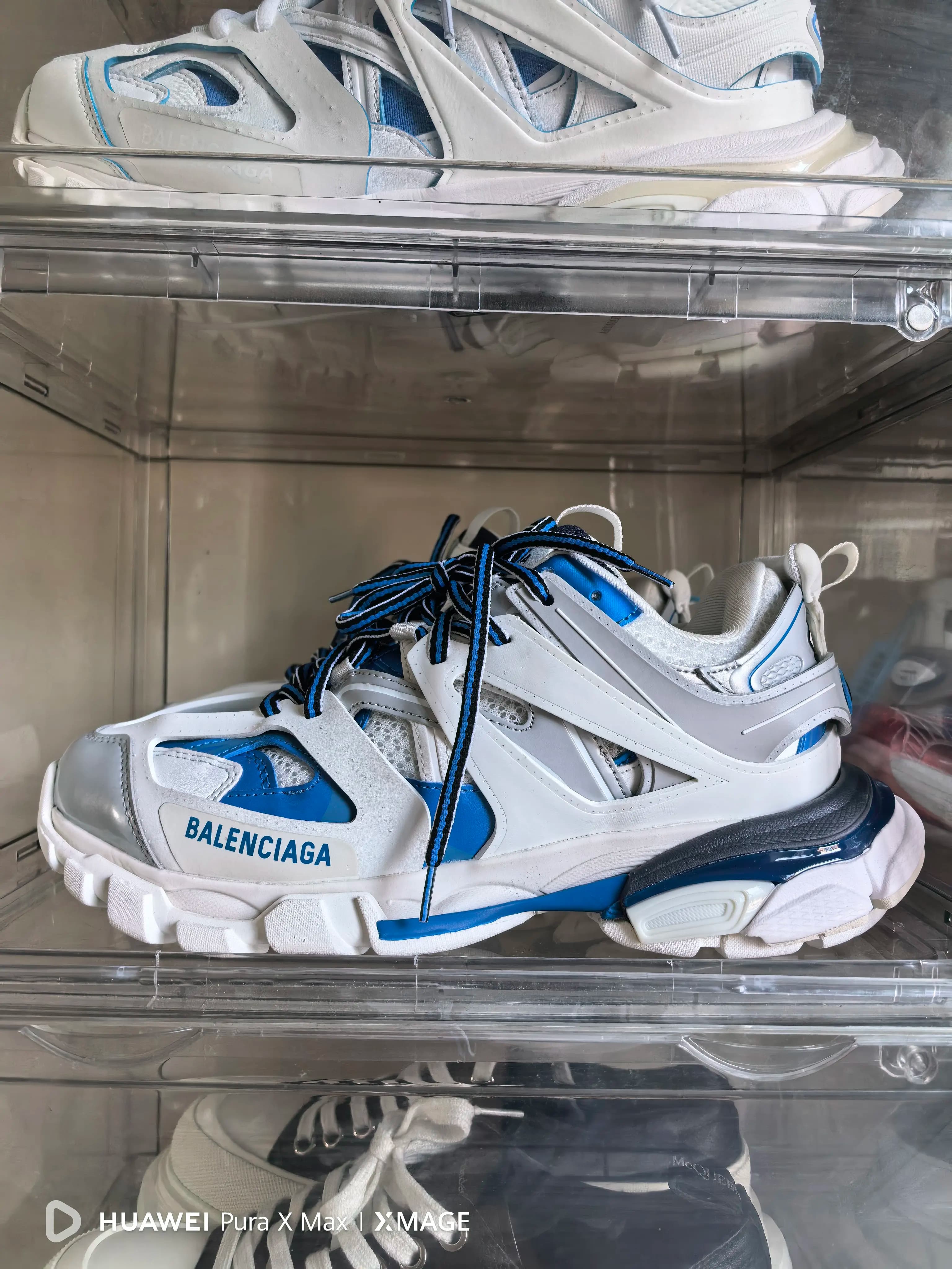 Balenciaga Баленсиага Трек 1.0 в бело-голубой цветовой гамме,