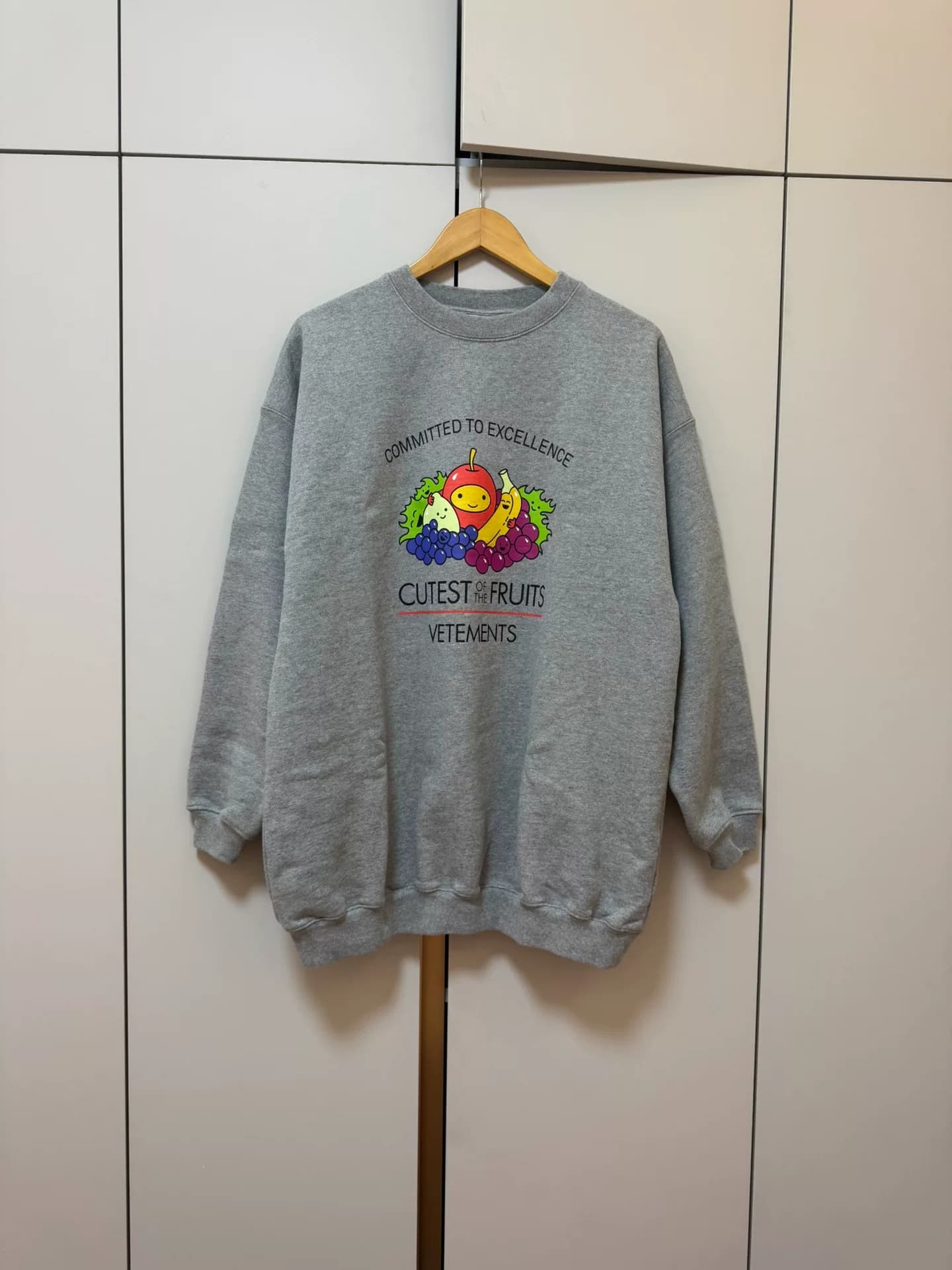 Свитер свободного кроя из натуральной кожи vetements fruit размера XS, обхват груди около 61 см
