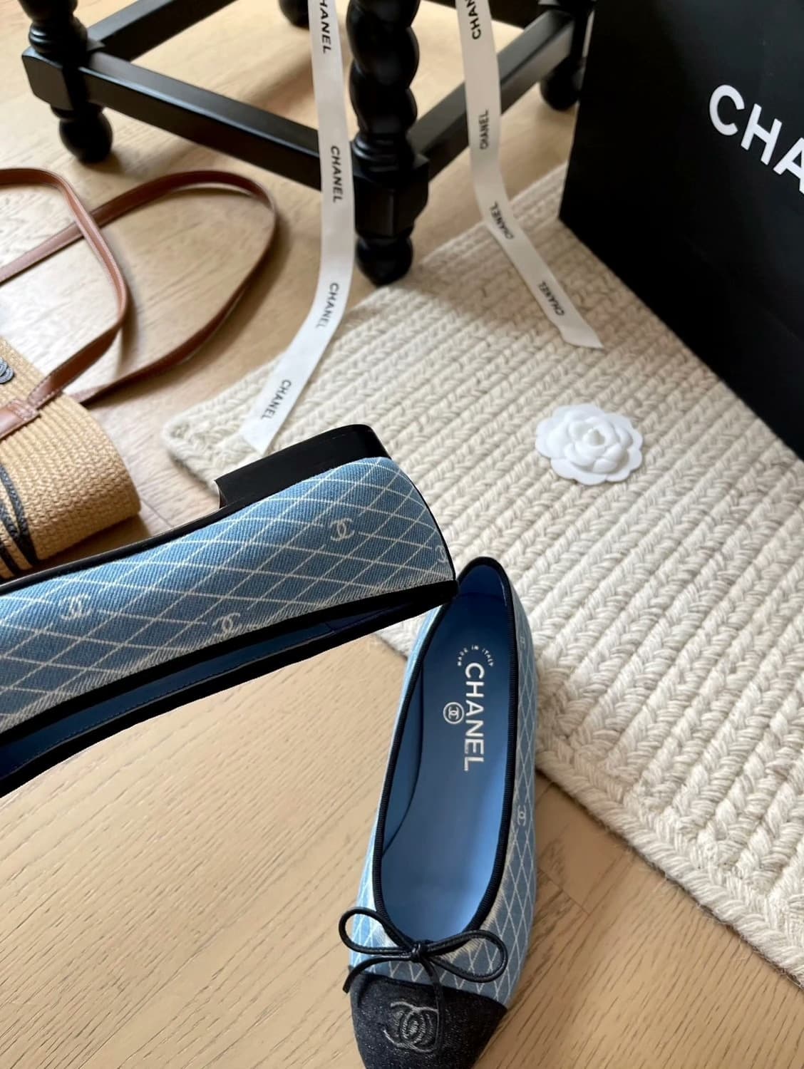 Танцевальные туфли Chanel, светло-голубой низ и парусиновый верх в белую полоску, натуральный цвет, сочетание синего и белого цветов высшего класса