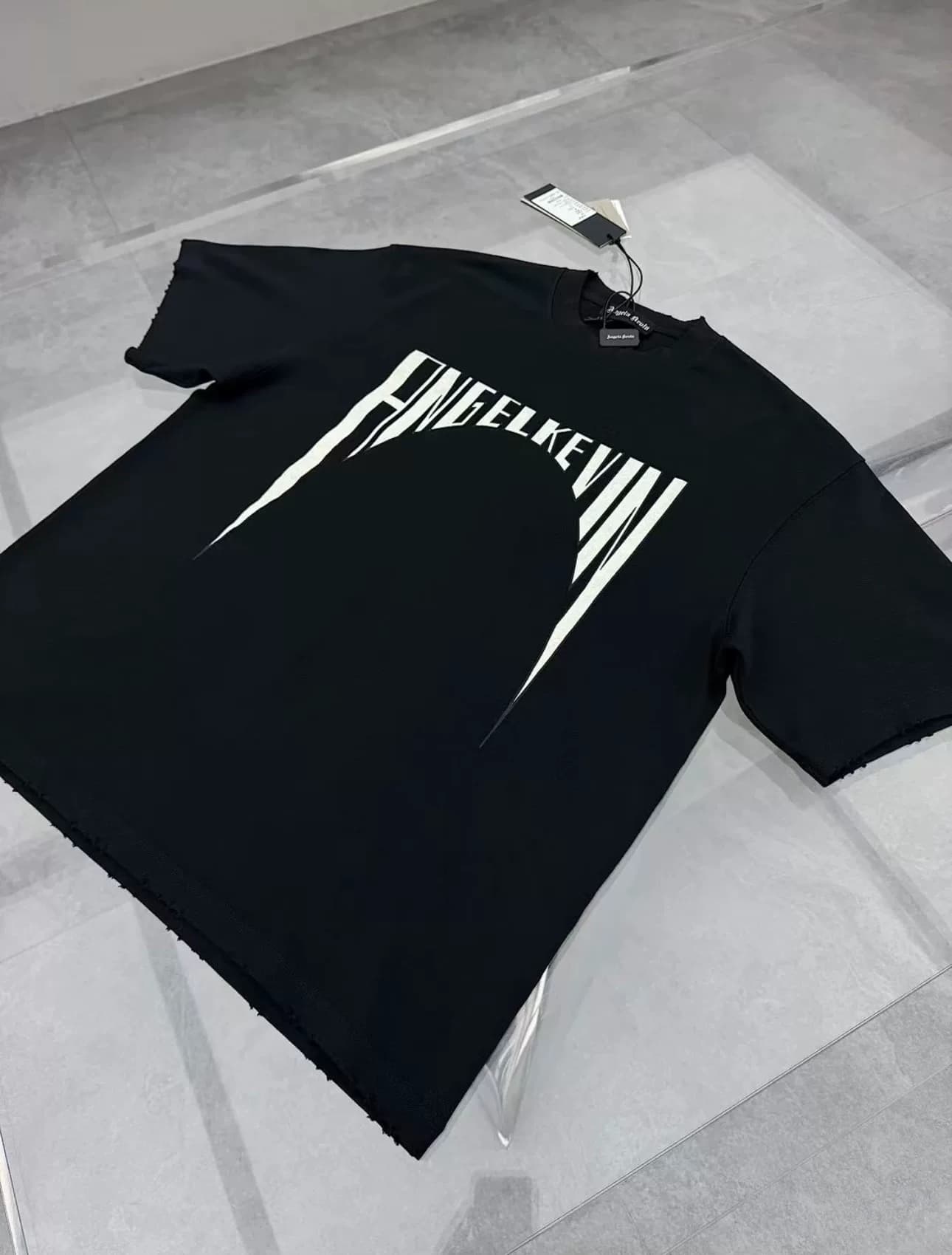 Rick Owens FW24 демонстрирует короткий рукав с принтом