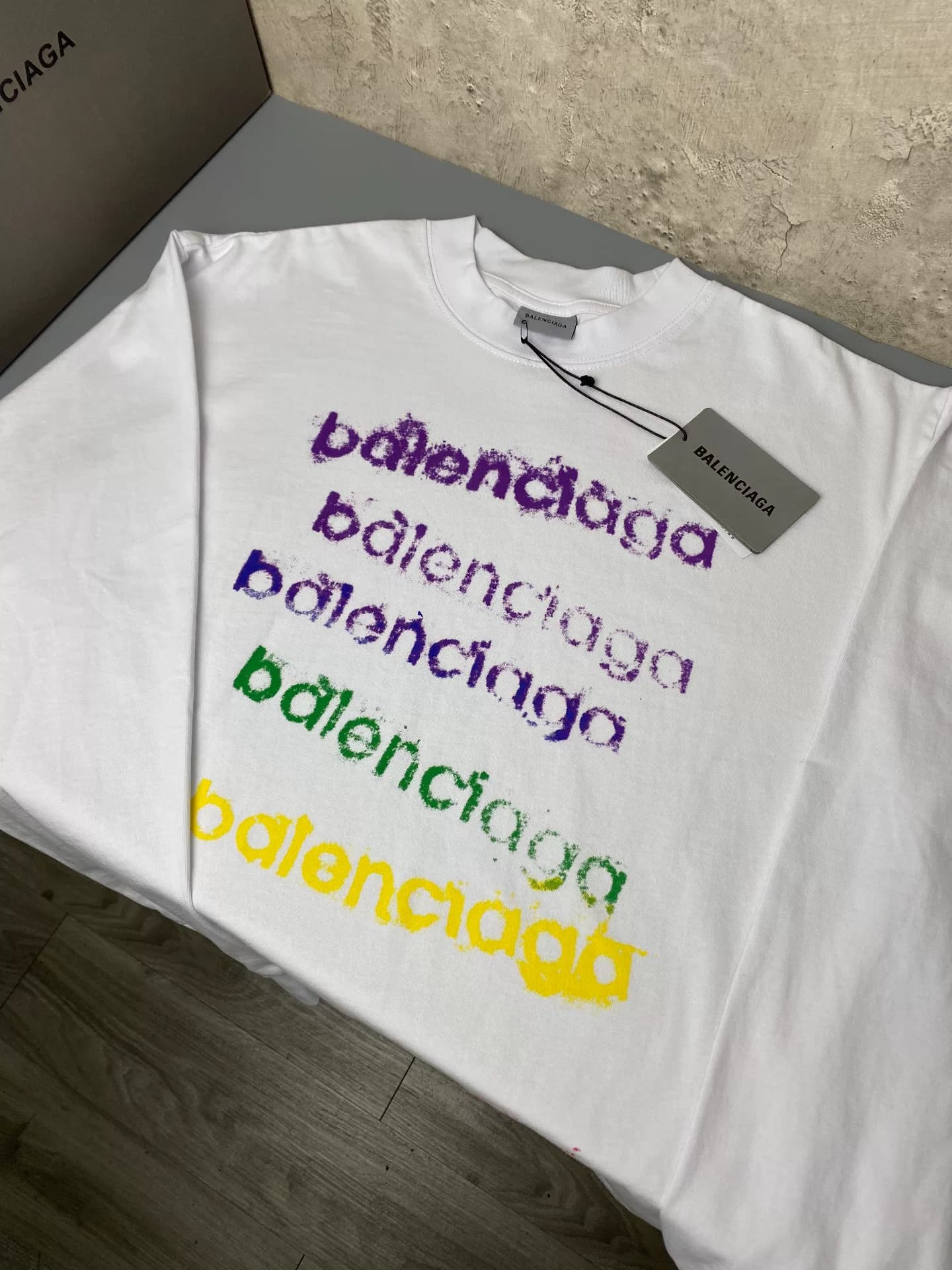 Футболка с длинными рукавами и принтом в виде радужного логотипа Balenciaga от Balenciaga Top edition rammed goods