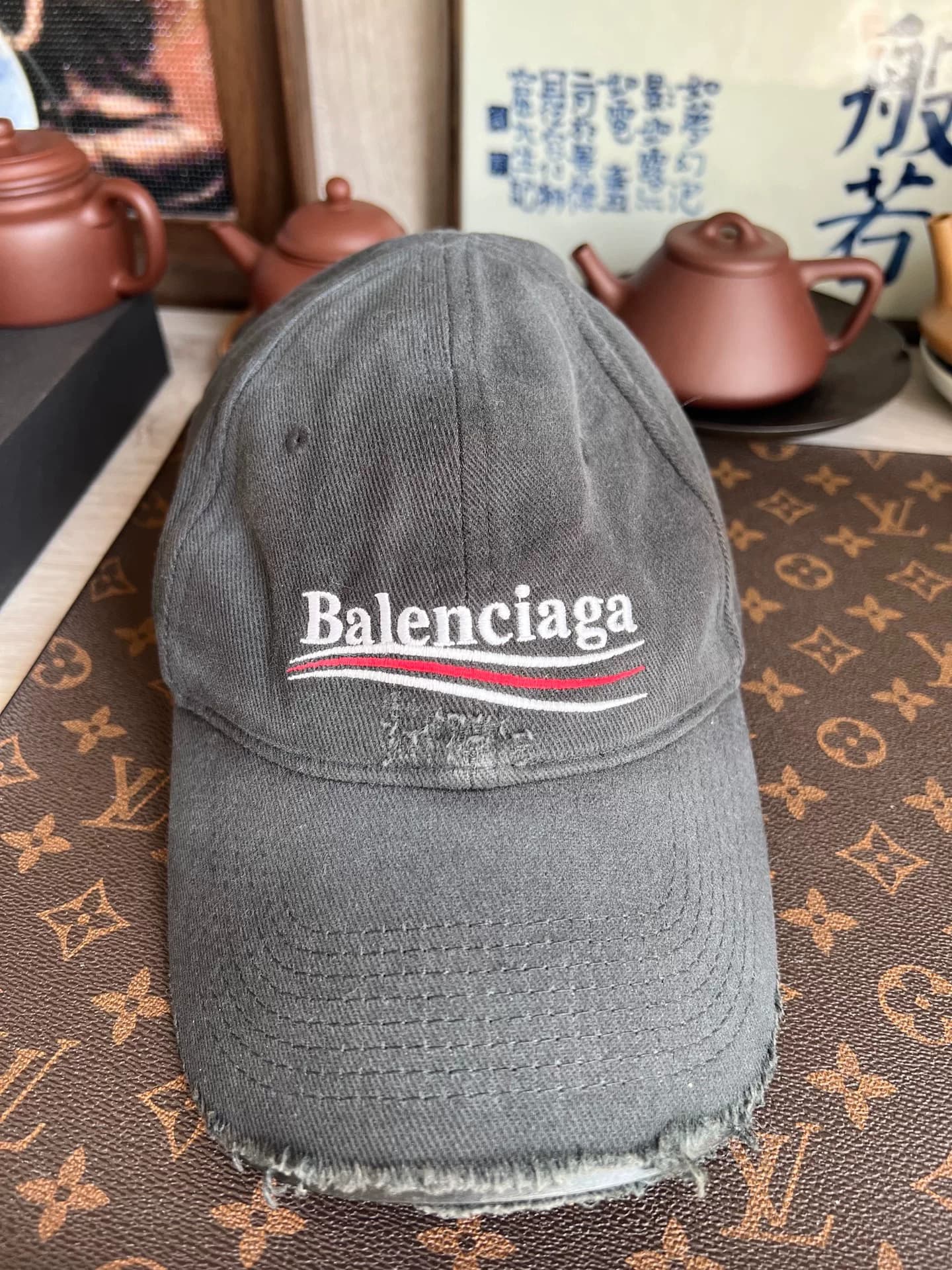 Шляпа Balenciaga, классическая старая шляпа Coca-Cola.