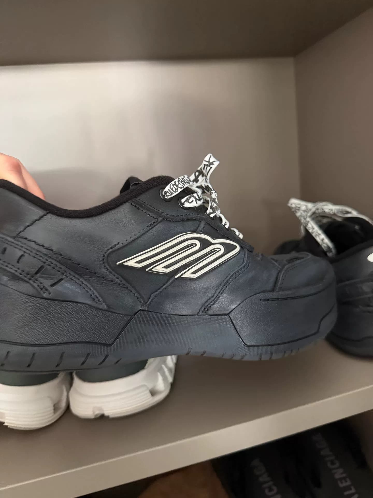 Примеряйте только черные туфли на платформе Balenciaga Hamptons