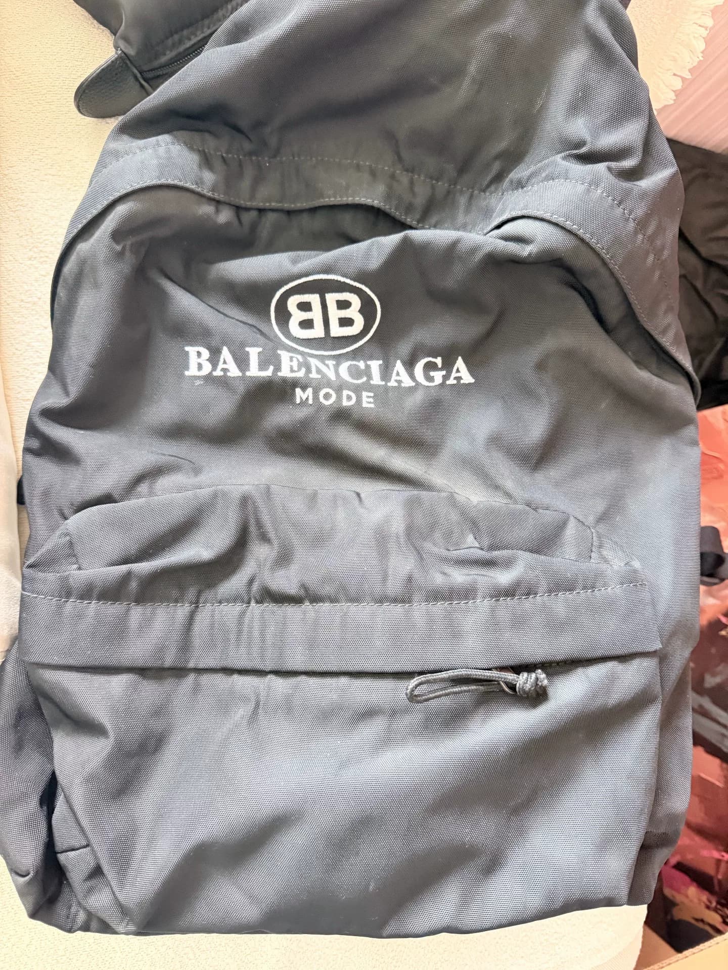 Balenciaga Черный рюкзак Balenciaga из нейлоновой ткани большой вместимости