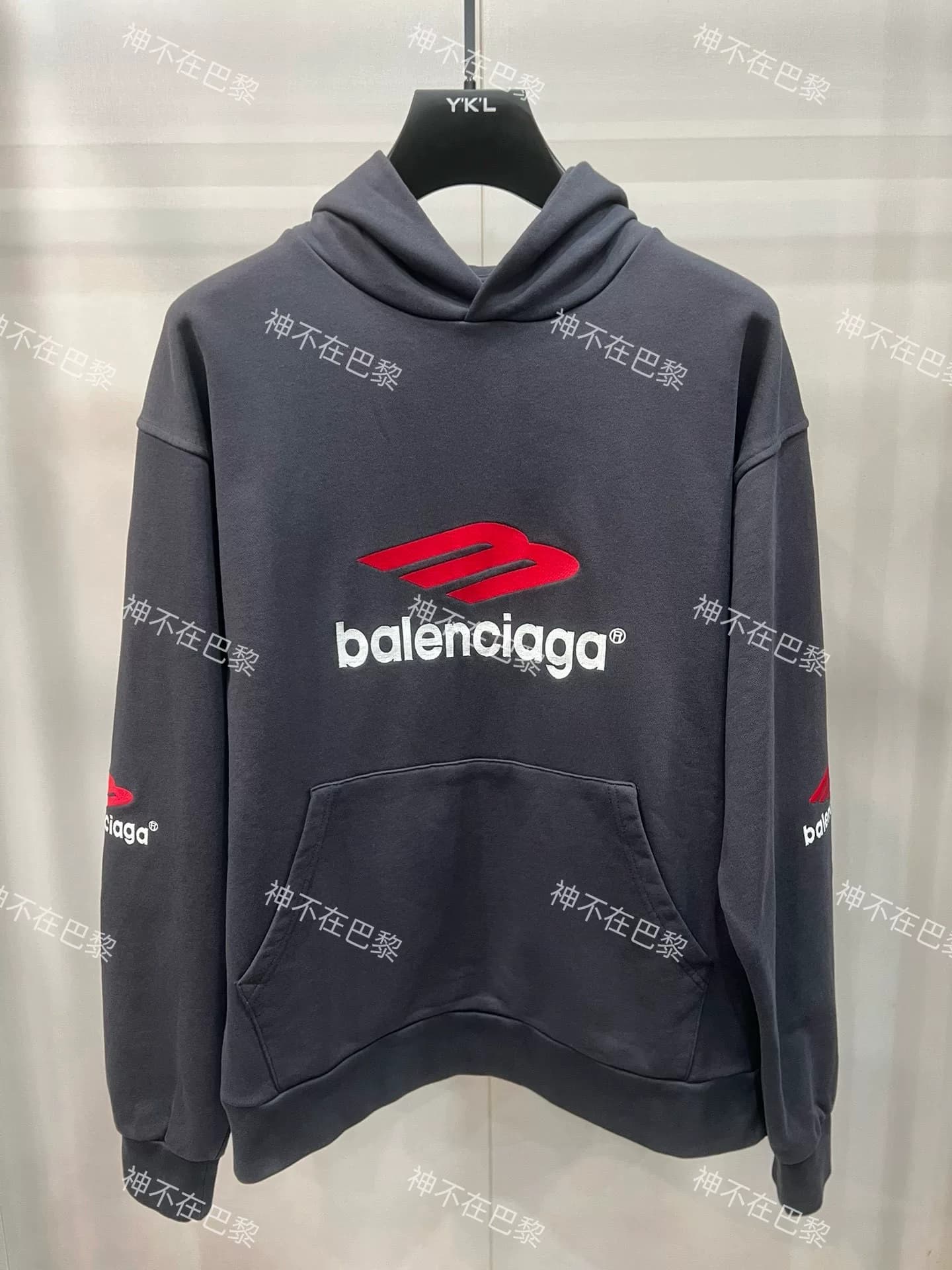 Самая высокая версия свитера с капюшоном Balenciaga Balenciaga с вышитыми буквами Balenciaga 3M