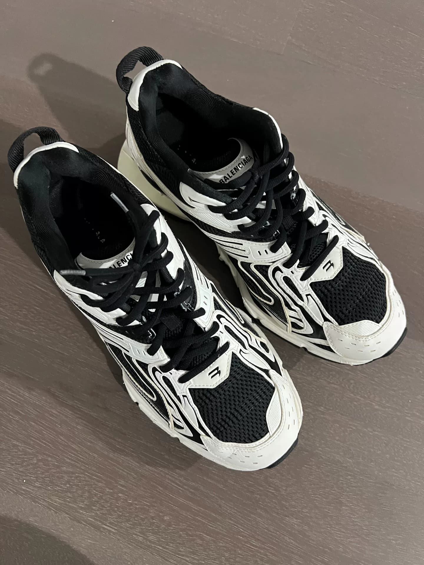 Обувь Balenciaga 43-го размера, не возражайте, если вы ее наденете, не мешайте носить подлинные туфли.