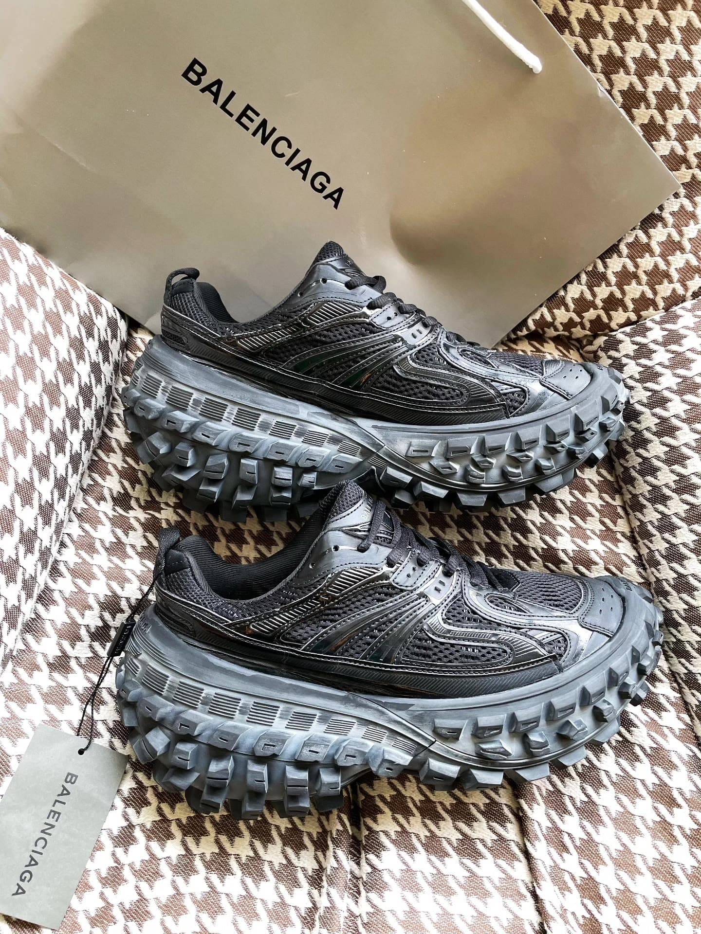Вышибала для обуви из шин Balenciaga Balenciaga