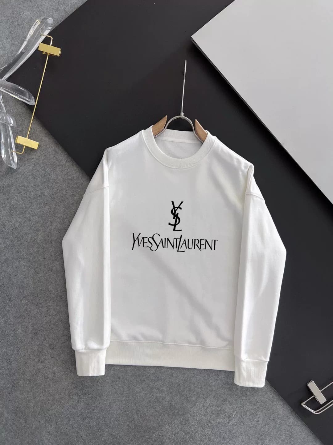 Классический свитер с круглым вырезом и логотипом YSL Saint Laurent