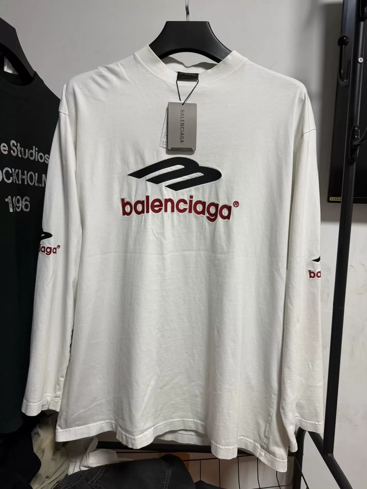 Balenciaga белое 3b с длинными рукавами, 1 размер, новое, по той же бирке, длина 82, обхват груди 60 цена
