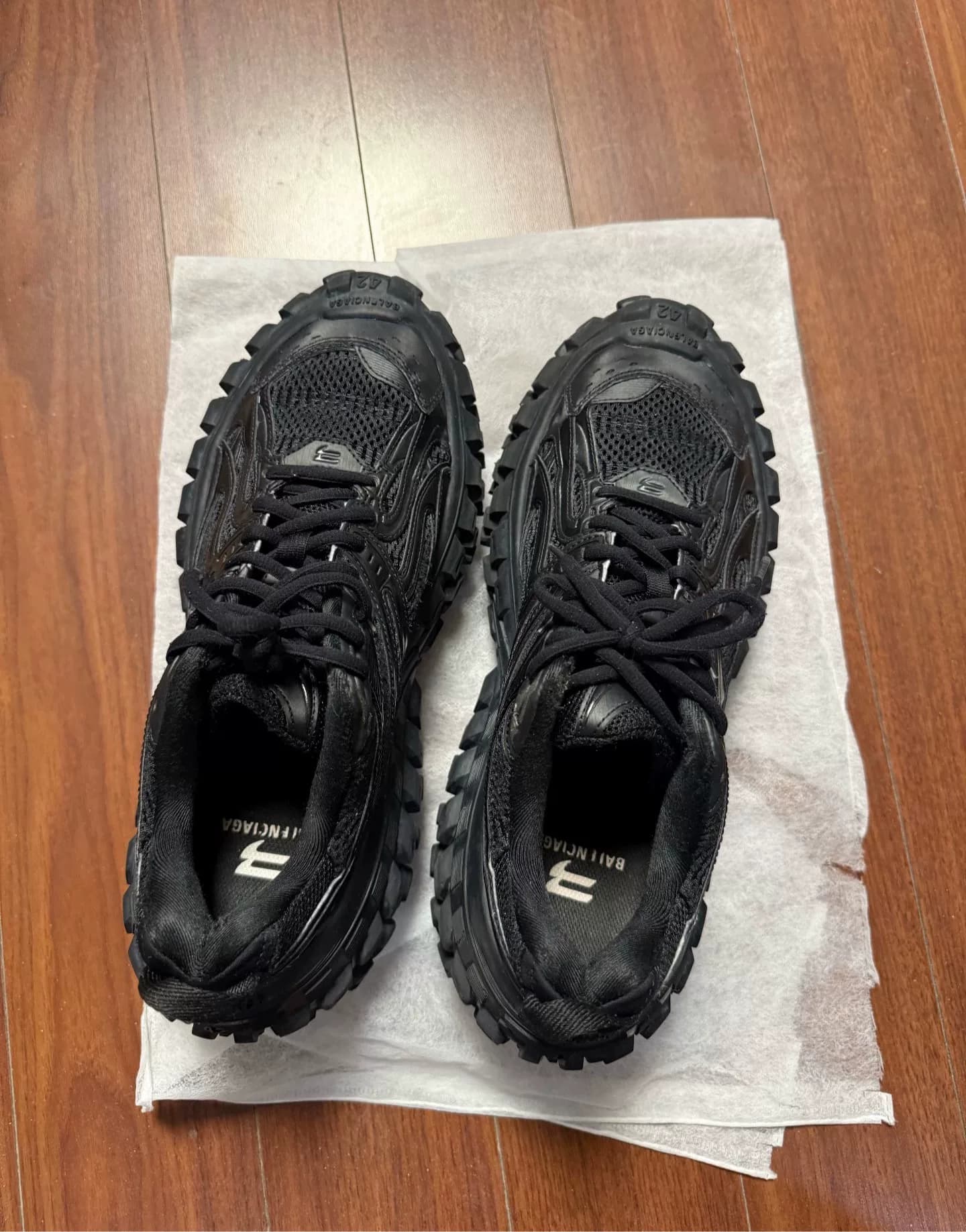Кроссовки Balenciaga tire shoes размер 42 в обычном магазине, оригинальная цена на покупку и ношение - однозначные цифры без коробки и противоугонной…