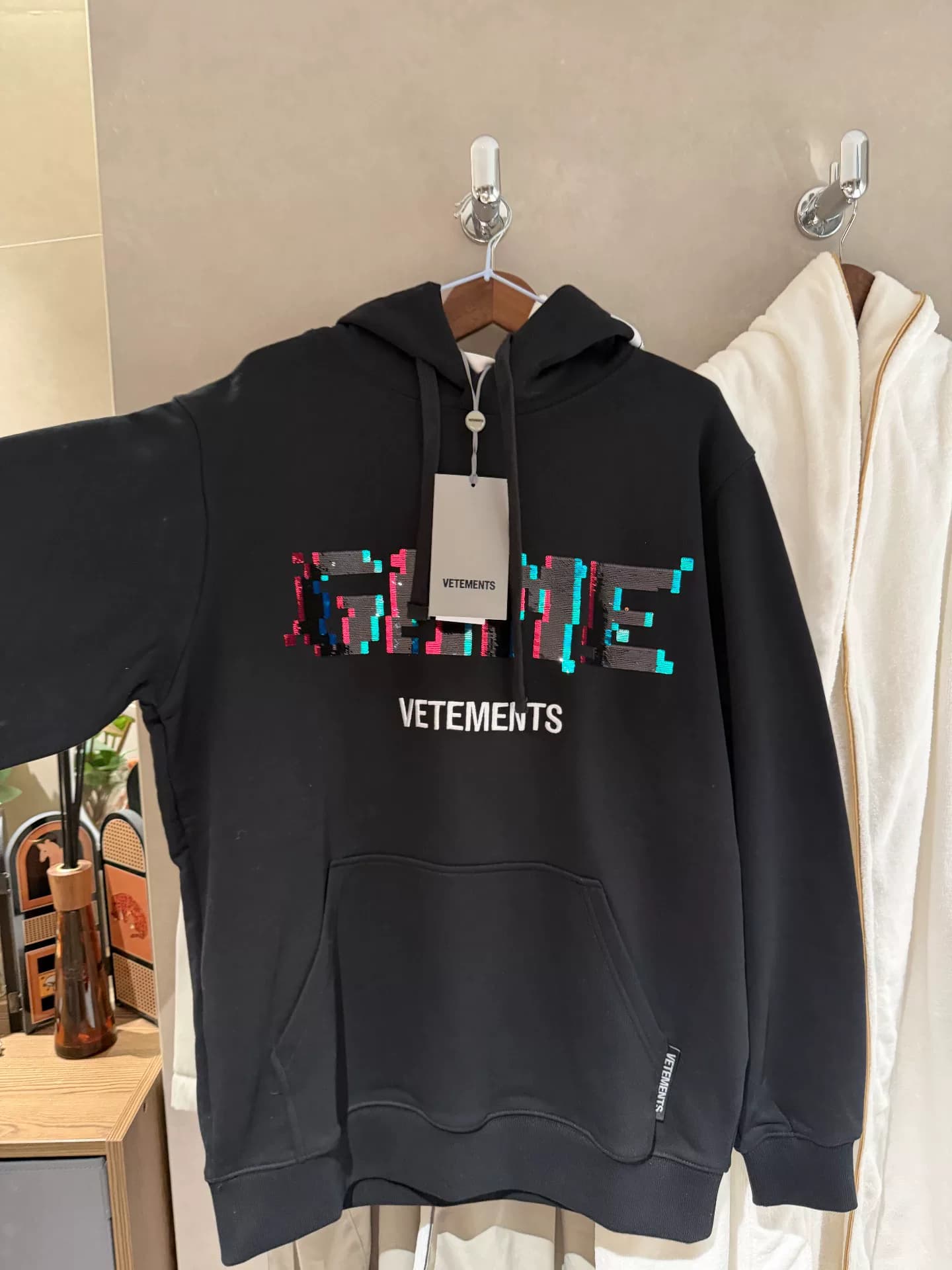 Личная одежда Свитер с капюшоном VETEMENTS черный размер L