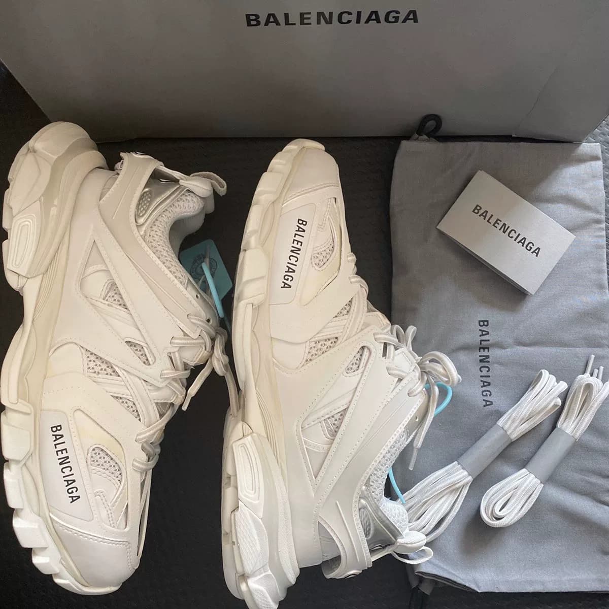 Совершенно новые оригинальные туфли Balenciaga track1.0 белого цвета!