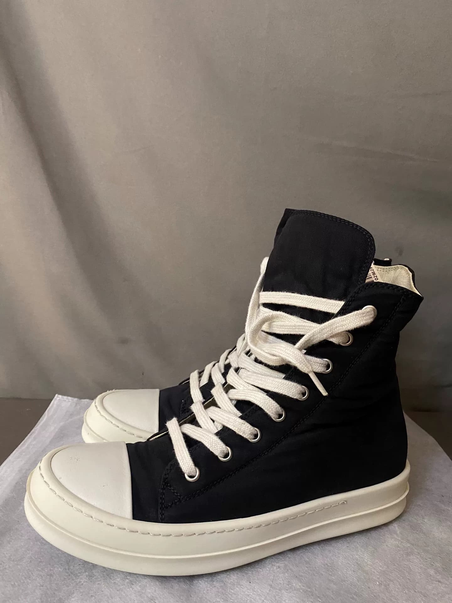 Рик Оуэнс переделал большие кроссовки Converse 38-го размера ro big explosion.